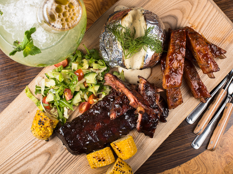 Mack Bar-B-Que Valge Maja